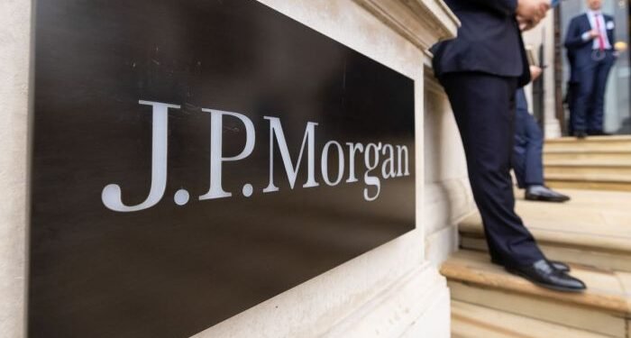 Salir del “carry trade”: recomendación de J.P. Morgan que afecta a Milei.