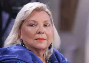 Compasión por Cristina, celebración por fallo: Carrió.