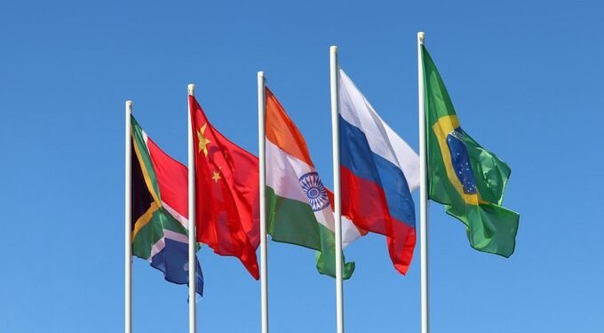 Moneda BRICS: Lula desafía hegemonía del dólar.