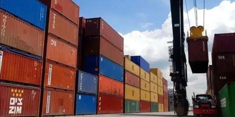 Casi u$s1.000 millones de superávit comercial en junio.