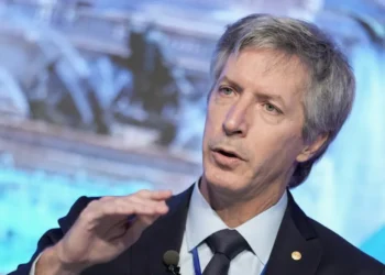 Bausili defiende fin de LEFI y equilibrio.