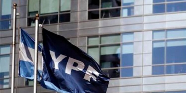 YPF: 50% unidad agro vendida para concentrarse en petróleo/gas.