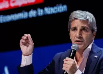 Caputo eleva tasas de plazos fijos superando la inflación, FMI en contra.