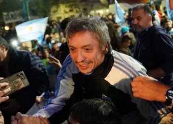 Máximo K: Éxito bursátil y polémica por lavado de activos.
