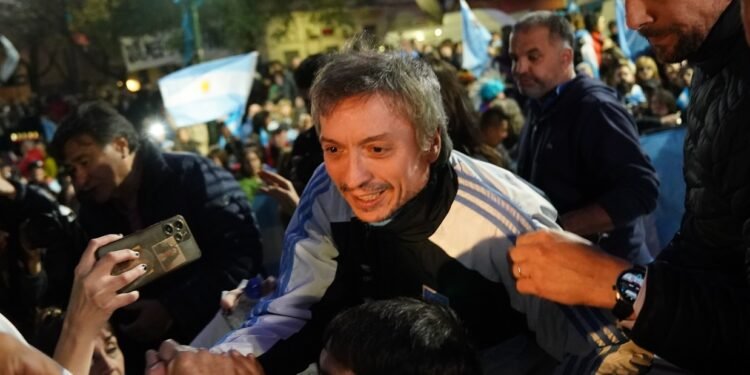 Máximo K: Éxito bursátil y polémica por lavado de activos.