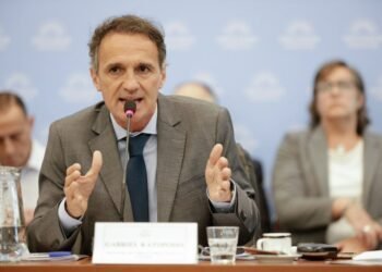 A favor de testimoniales en PBA, dice Katopodis.