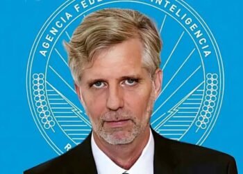 Denuncian uso de la SIDE para espionaje.