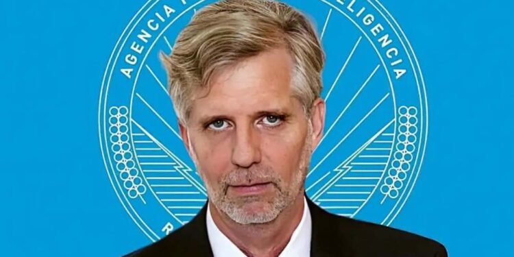 Denuncian uso de la SIDE para espionaje.