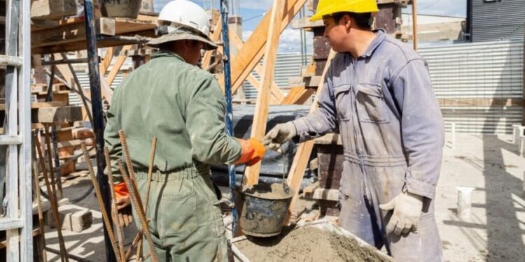 Construcción: Cuánto cobrarán desde septiembre por paritarias.