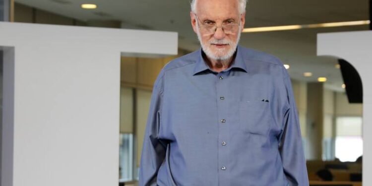 Economista cercano a Milei da una recomendación.