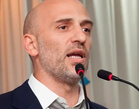 El cruce de sueldos que agitó a Yacobitti y Caputo.