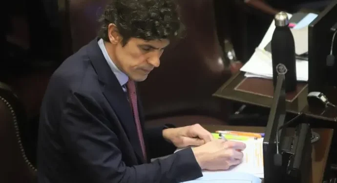 Caputo, en la mira de Lousteau