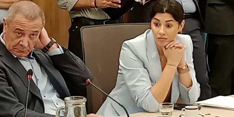 Crítica de Pagano a Menem por “ñoquis”