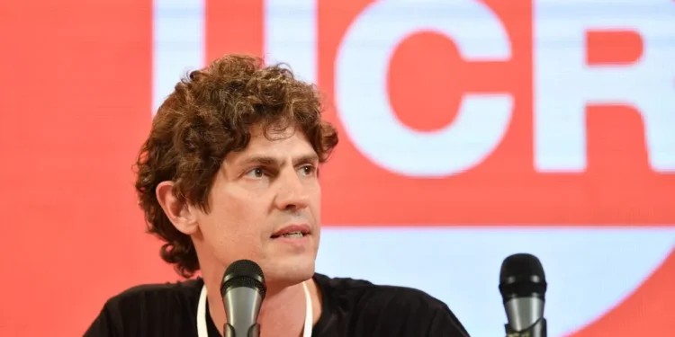 Lousteau cuestiona denuncia del Gobierno a periodistas: “Preocupados”.