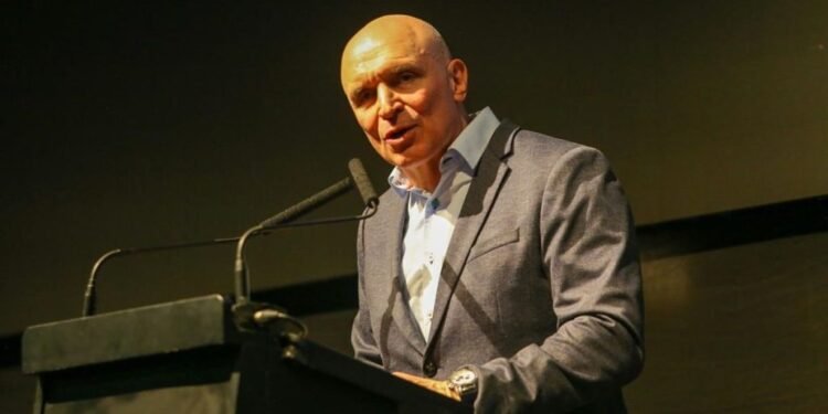 Espert niega vínculo y se enoja.