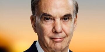 El show de Milei genera duras críticas de Pichetto.