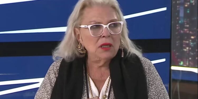 Carrió declara a Caputo “ministro caído”