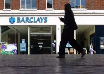 Los puntos fuertes y débiles de la economía de Milei, según Barclays.