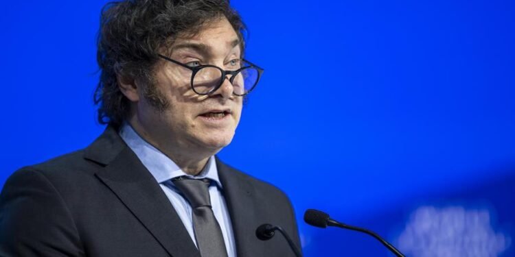 Milei: “El kirchnerismo negoció con la narcodictadura de Hugo Chávez”.