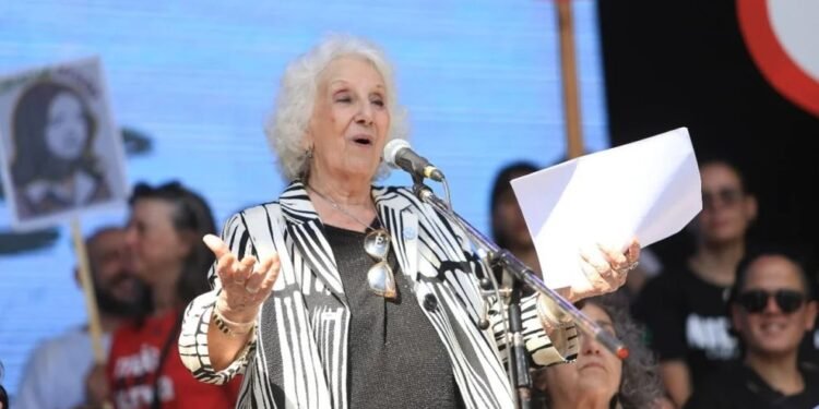 La visita de Carlotto a Cristina por su cumpleaños.