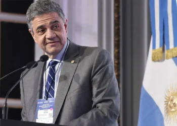 Santilli llega al Gobierno, Macri resalta su perfil dialoguista.
