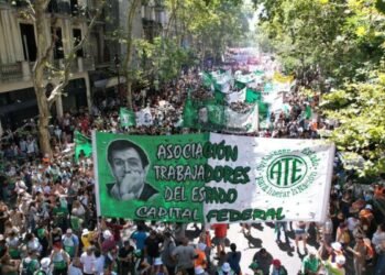 Paro masivo: 9 de cada 10 adhirieron, dice ATE.