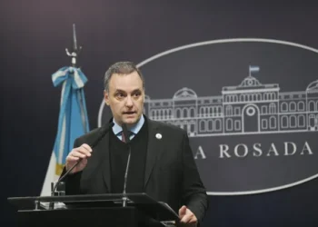 Adorni: Gabinete renovado y Scioli continúa.