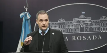 Adorni: Gabinete renovado y Scioli continúa.