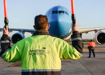Paro en el cielo: el conflicto de controladores y los vuelos.