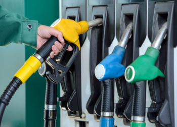 El Gobierno pisa el freno a una parte del impuestazo al combustible.