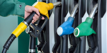 El Gobierno pisa el freno a una parte del impuestazo al combustible.