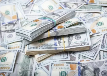 Retroceso oficial por cuarta vez: dólar al filo de $1.400.