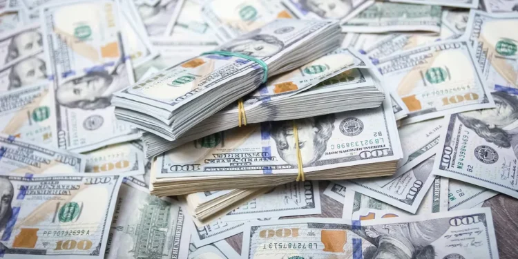 Retroceso oficial por cuarta vez: dólar al filo de $1.400.