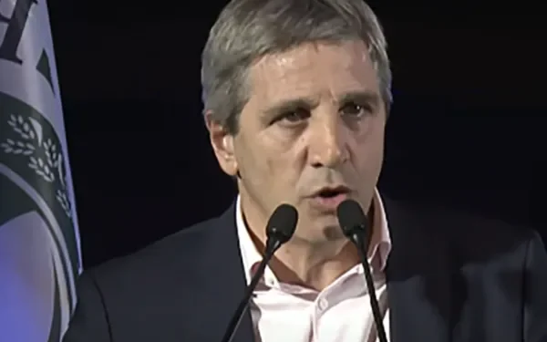 Análisis de Caputo y Reacciones de Economistas sobre la Situación Laboral