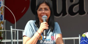 Una red de canales en YouTube promociona la propaganda de Delcy Rodríguez desde Argentina