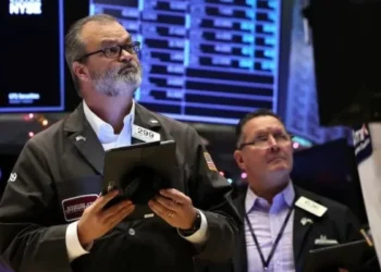 Acciones energéticas argentinas se destacan en Wall Street, mientras bancos y tecnológicas enfrentan caídas