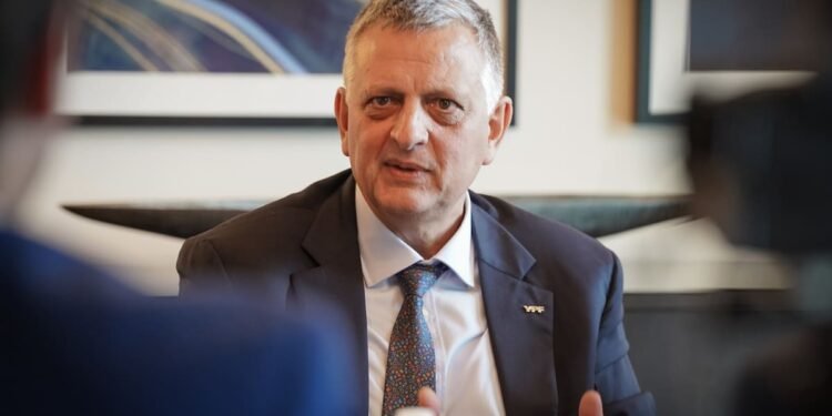 Transformación Cultural en YPF: Marín Aboga por la Productividad y la Exportación Global