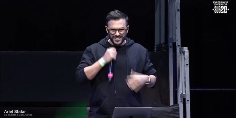 Los estudiantes abuchean al CEO de Cocos durante evento de emprendedores en el Movistar Arena