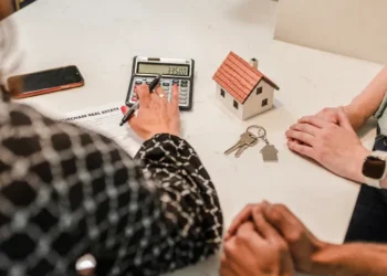 Donación vs. Sucesión: Guía completa para elegir el mejor método y proteger tu casa.