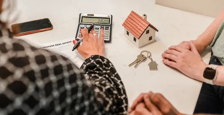 Donación vs. Sucesión: Guía completa para elegir el mejor método y proteger tu casa.
