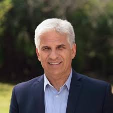 Renuncia Masiva: El gobernador Claudio Poggi ordena a todos los funcionarios políticos de San Luis que presenten su dimisión.