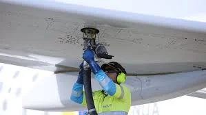 Aviación en Crisis: Cómo la industria global redefine su estrategia en tiempo real ante el alza de precios del combustible.