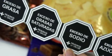 Nutricionistas advierten sobre los riesgos de eliminar el Etiquetado Frontal: se ‘hipoteca el futuro’ de la salud