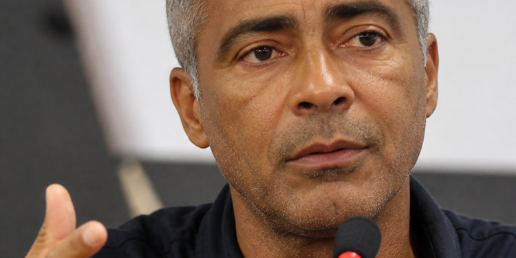 [Deportes] Romario identifica a los cuatro futbolistas que superaron su legado y explica su decisión respecto a Cristiano Ronaldo
