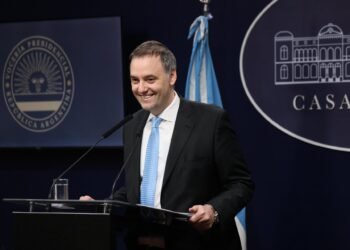 Manuel Adorni considera ofrecer una conferencia de prensa este viernes ante la presión por su declaración jurada