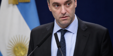 Revelaciones de Manuel Adorni sobre su patrimonio y su incursión en criptomonedas