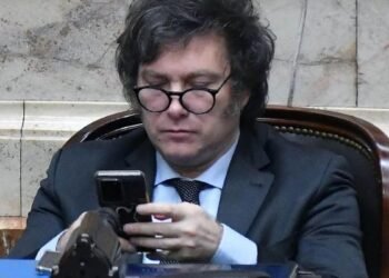 Día del Periodista: Tributos a la Prensa y Críticas de Milei