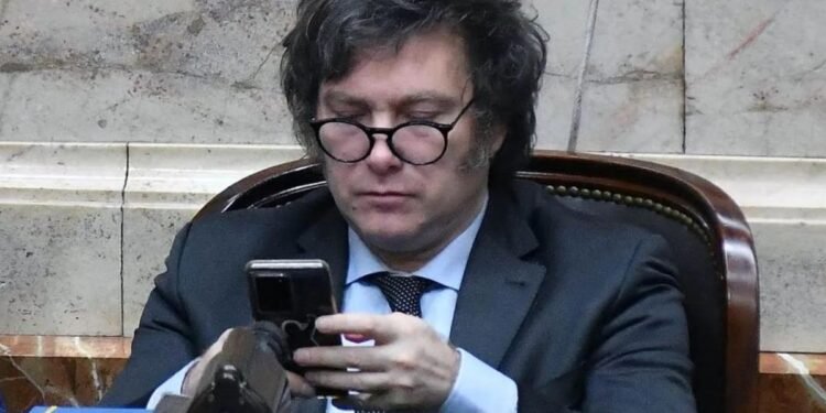 Día del Periodista: Tributos a la Prensa y Críticas de Milei