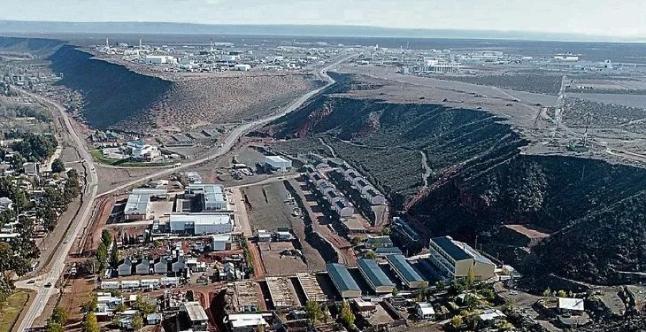 Crecimiento acelerado en Añelo: Vaca Muerta desencadena un aumento del 142% en la población y desafíos en infraestructura