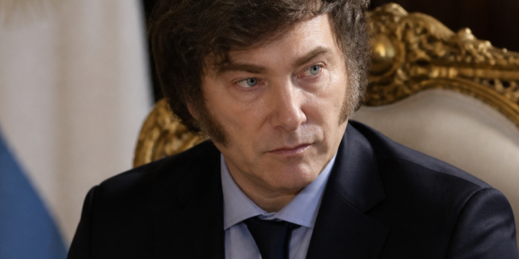 Milei reanuda su agenda internacional en medio de la controversia por el caso Adorni
